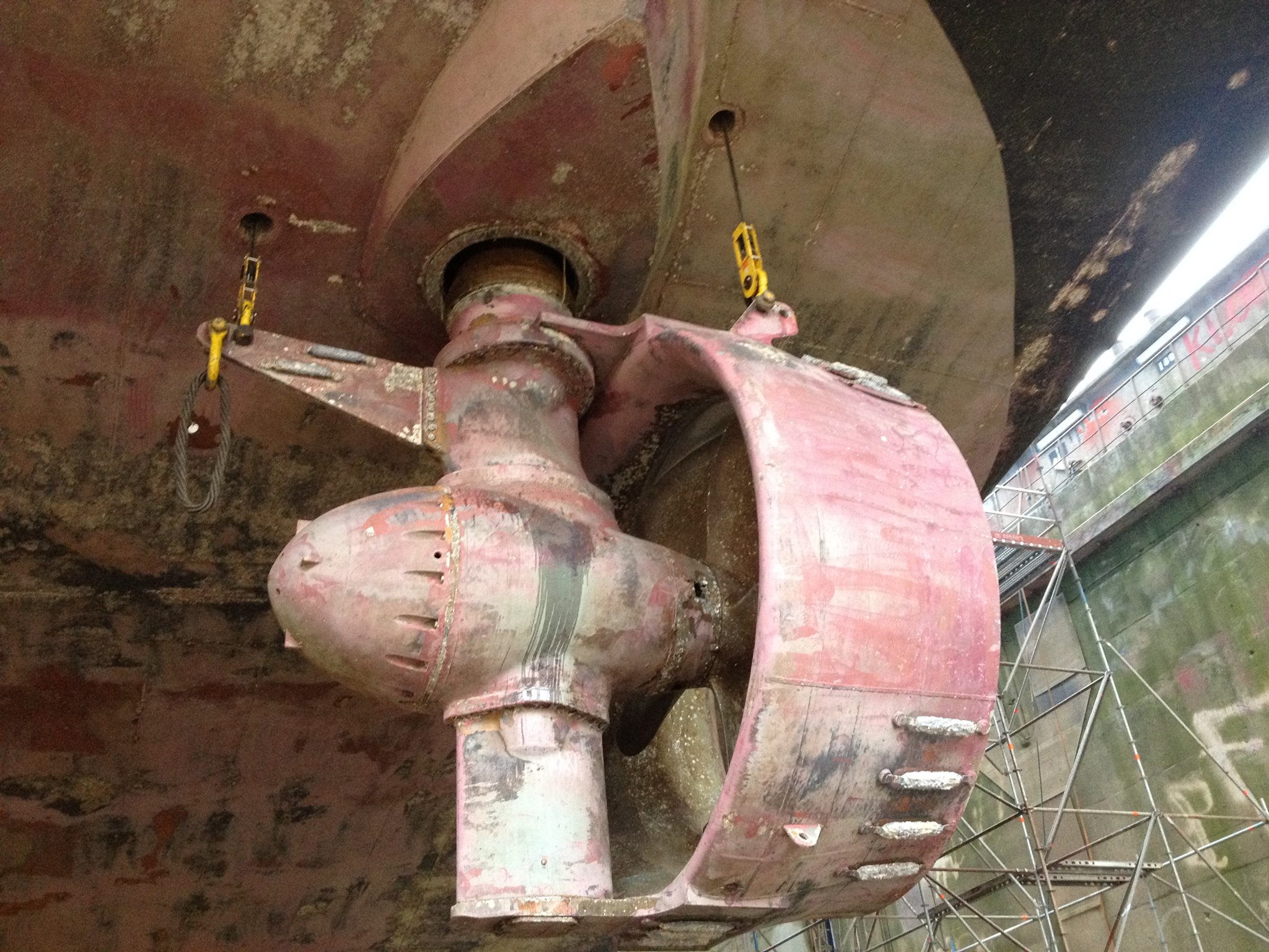 Techno Dive - diving vessel for subsea operations - thruster work